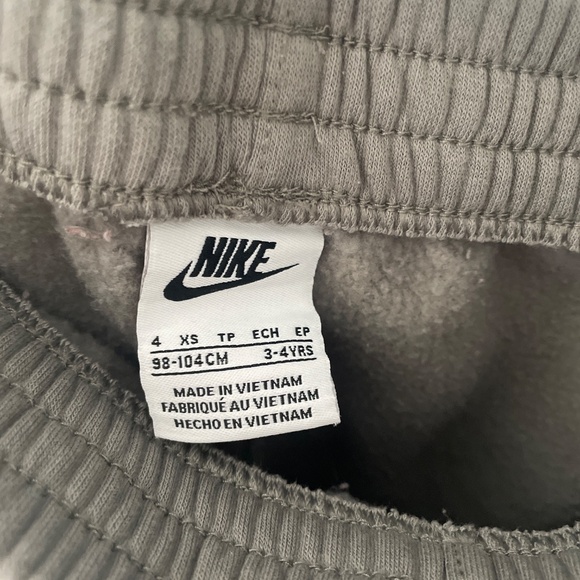 nike set - Picture 3 of 3